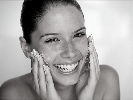 La rutina facial ideal: Cómo debes aplicar tus productos de belleza - Raw Apothecary MX